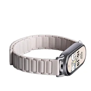 Cinturino magnetico in silicone compatibile per smartwatch, elegante ricambio modulare a maglie.