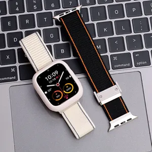 Cinturino per orologio in nylon intrecciato e custodia protettiva per Apple Watch, comodo design.