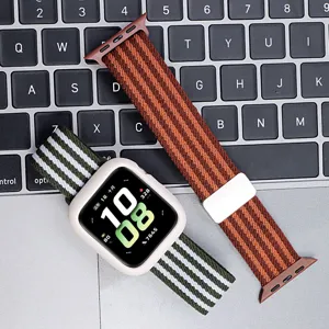 Cinturino di ricambio in nylon intrecciato e custodia protettiva per smartwatch dettagli.