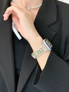 Correa de reloj de metal y resina de tres cuentas con cierre desplegable elegante
