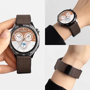 Μagnetικό λουράκι σιλικόνης smart watch συμβατό με τη σειρά Huawei GT σε καφέ.
