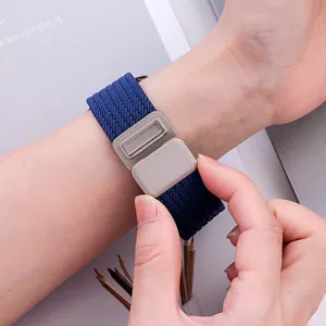 Bracelet de montre en nylon tressé bleu avec boucles magnétiques pour montres connectées.