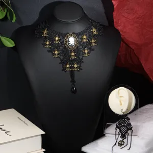 Gotische Spitze Choker Halskette Set mit antiken goldenen Totenkopf Anhängern