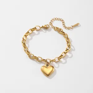Bracciale catena spessa graffetta in acciaio inossidabile dorato con ciondolo cuore liscio.