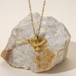304 Roestvrij Staal Vliegende Vogel Hanger Ketting Vergulde O-Ketting Veelzijdige Sleutelbeinketting Mode Sieraden Voor Vrouwen