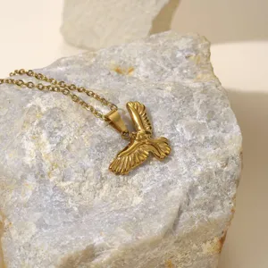 Gouden roestvrij staal 3D vliegende vogel hanger ketting, elegante O-ketting sieraden voor dames.