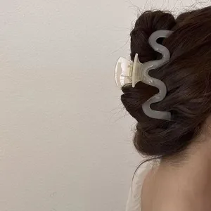 Large Wavy Transparent Hair Claw Jelly Color Resin Shark Clip Korean Fashion Hair Accessories For Women Hair Styling