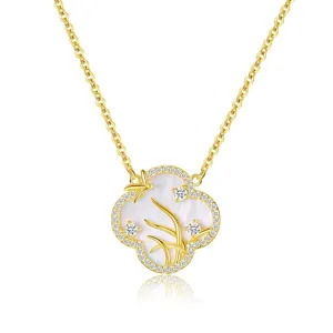 Detailed shot of the gold-plated S925 silver clover shell pendant necklace with sparkling stones.