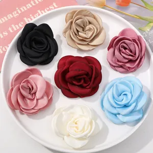 Accessoires de fleurs de camélia en tissu, éléments floraux décoratifs DIY pour cheveux et vêtements.