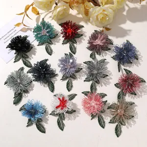 Toppa di Fiori Ricamata a Mano in Stile Cinese con Perline di Cristallo Accessorio per Capelli DIY Spilla Decorazioni per Abbigliamento