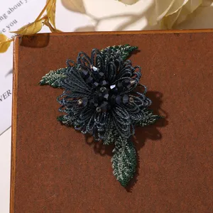 Spilla toppa con fiore nero ricamato stile cinese fatta a mano con perle di cristallo