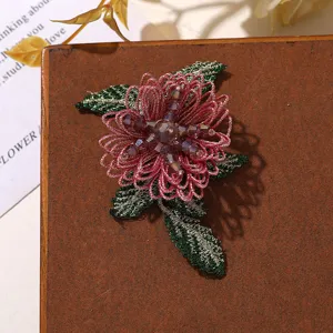 Toppa fiori ricamati perle di cristallo fatte a mano spilla fai da te accessorio abbigliamento