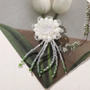 Patch perles fleur cristal pompon fait main accessoire cheveux vetement detail