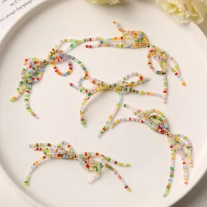 Ciondolo fiocco perline colorate DIY dettaglio perfetto per orecchini fatti a mano e accessori.