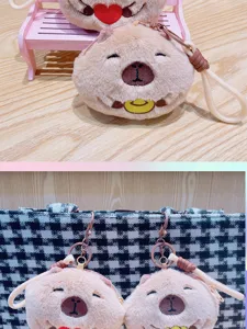 Détail du mini porte-monnaie peluche capybara, joli porte-clés animal avec fermeture à glissière.