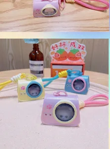 Simpatico portachiavi borsa capsula gatto con luce, ciondolo portatile per chiavi e borse.