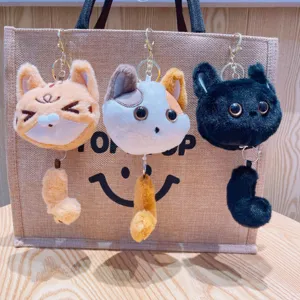 Set di portachiavi in peluche di gatto con coda estraibile esposizione principale del prodotto.