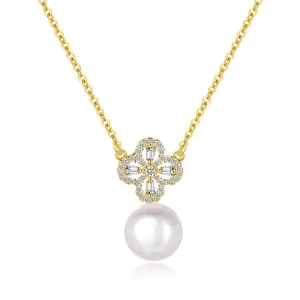 Detailed view of S925 silver gold-plated necklace with zirconia clover and pearl pendant.