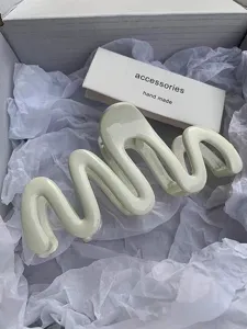 Molla per capelli ondulata color crema per donna, accessorio per capelli estetico unico.