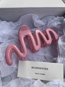 Molla per capelli rosa ondulata da donna, graziosa pinza per acconciatura elegante.