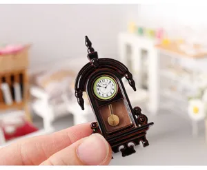 Miniature retro wall clock model, 1:12 scale dollhouse toy and DIY miniature decoration.