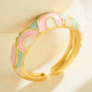 Chique vergulde open emaillering met kleurrijke geometrische patronen dames sieraden.