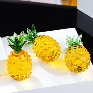Squisita statuetta di ananas in cristallo e vetro per decorazione della tavola di casa