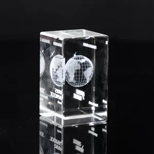 Kristallblock mit 3D-Laser-Erdglobusgravur, perfekt als edles Werbegeschenk und Bürodekoration.