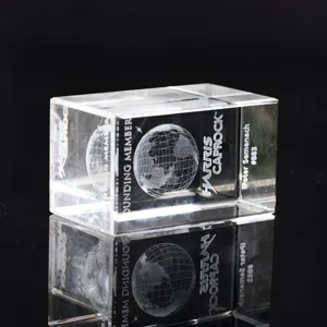 3D laserengravierter Kristallblock mit Globus, maßgeschneidertes Firmengeschenk und Briefbeschwerer.