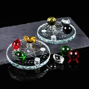Set de bola de cristal Cinco Elementos Feng Shui con bolas de colores y lingotes para riqueza.
