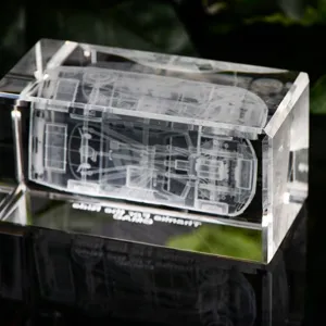 3D lasergravierter Kristallblock mit Autochassis Kunstwerk Werbegeschenk Dekorationsartikel