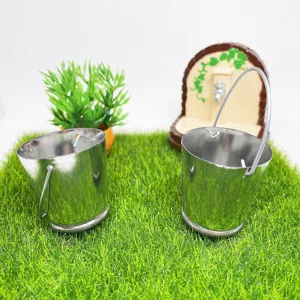 Dollhouse miniature metal buckets for dollhouse garden decoration and micro landscape props.