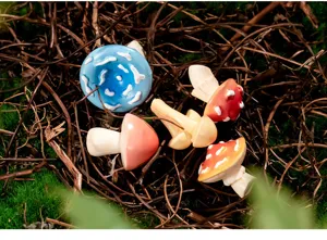Miniature resin mushrooms for moss micro landscape bonsai DIY garden decoration ornaments.