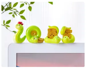 Bonito juego de figuras de serpiente 2025, adorno de escritorio de resina verde lindo.
