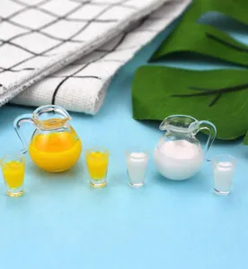 Set di Tazze e Bottiglie di Vetro per Latte e Succo di Simulazione in Miniatura per Casa delle Bambole Giocattoli di Paesaggio