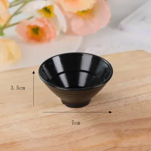 Mini schwarze Kunststoff Saucenschüssel Detailansicht, kompakte Grösse 7cm Durchmesser und 3.5cm.