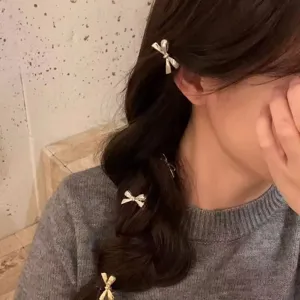 Petite épingle à cheveux en métal nœud papillon doux et cool pour femmes pince à cheveux latérale frange accessoires de coiffure