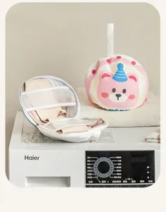Laundry bag for bras and underwear, mesh washing bag with zipper design for washing machine.
