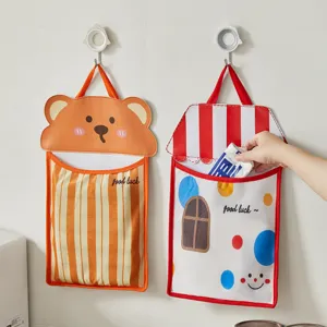 Soportes de pared para bolsas de plástico, diseño de oso y casa lindo para la cocina.