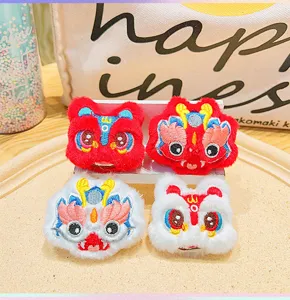 Leuke leeuwendans pluche broche diy accessoires schattige pluche speelgoed feest decoratie