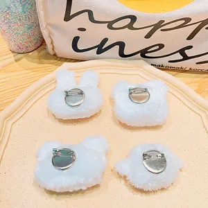 Leuke set van witte pluche dieren broches, zachte schattige rugzak badges als cadeau.