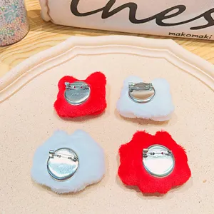 Pluche Leeuwendans Broche Schattige Cartoon DIY Kleding Accessoire Rood Wit Pluizige Speld