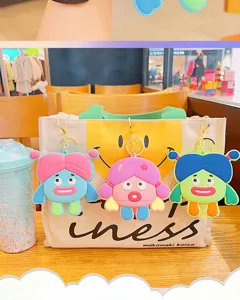 Niedliche hässliche Mädchen Silikon Münzbeutel Schlüsselanhänger mit Cartoon Design.