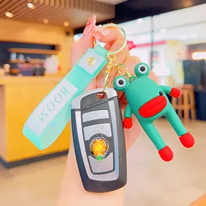 Mignon porte-clés poupée dessin animé vert avec sangle en silicone et pendentif clé de voiture