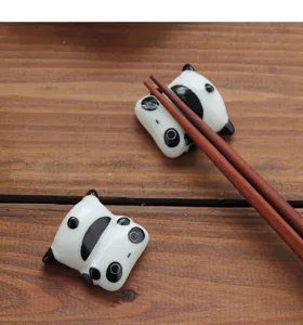 Lindo soporte para palillos de panda de cerámica, decoración de mesa y vajilla práctica.