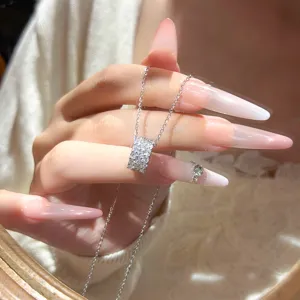 Elegante Titanium Staal Cilinder Hanger Ketting Voor Vrouwen Zilveren Kleur Micro Ingelegd Strass Geometrische Taille Schakelketting Choker Modieuze Sieraden Cadeau