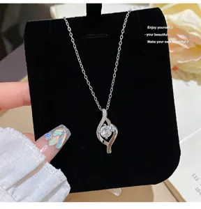 Elegant geometric zirconia necklace for women, stylish silver clavicle chain fashion jewelry.