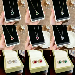 Exquisite round zircon necklace and earrings set, elegant full diamond clavicle chain.