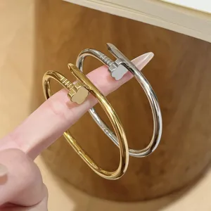 Fashion Titanium Steel Nail Cuff Bangle For Women Men Luxury Rhinestone Four Leaf Flower Buckle Bangle Tarnish Free Non Fading Vacuum Plated Bracelet Jewelry