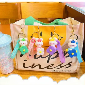 Süßer Cartoon Hase Schlüsselanhänger Rucksack Anhänger mit bunter Blume für Taschen.